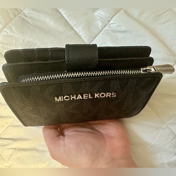 🔥BUNDLE of 4 pieces Authentic Michael Kors Center Stripe - A STEAL OF A DEAL 🔥 - Picture 13 of 16